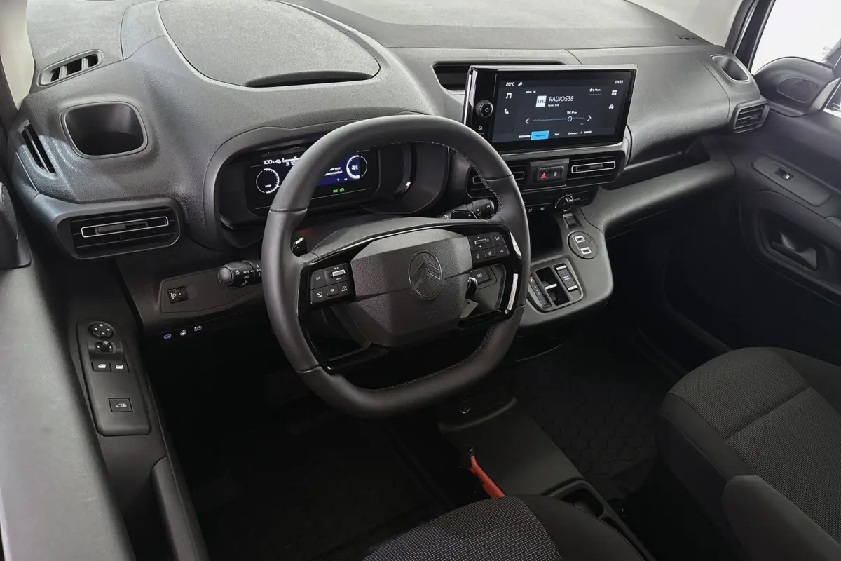 136 L2 50 kWh Stuur-Stoelverwarming Camera Apple CarPlay