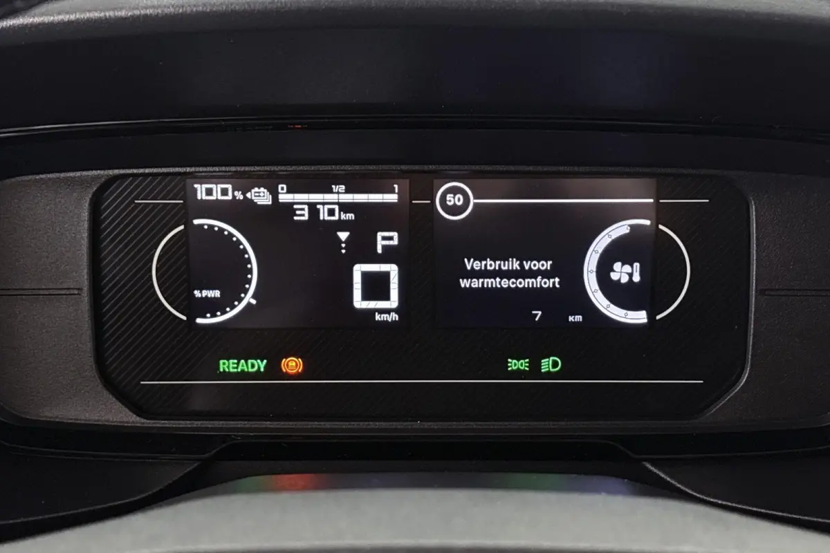 136 L2 50 kWh Stuur-Stoelverwarming Camera Apple CarPlay