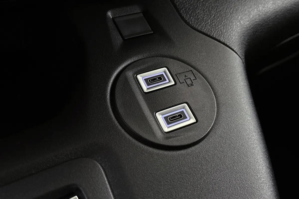 136 L2 50 kWh Stuur-Stoelverwarming Camera Apple CarPlay