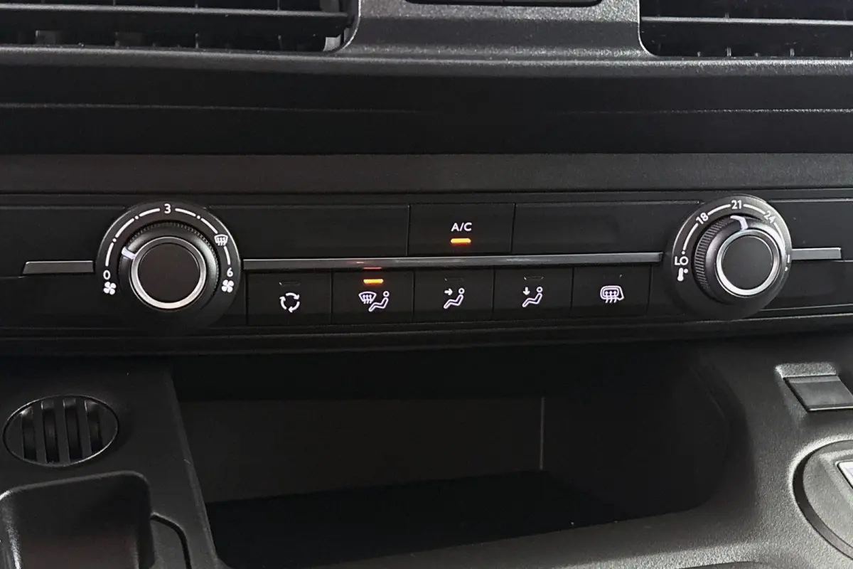 136 L2 50 kWh Stuur-Stoelverwarming Camera Apple CarPlay
