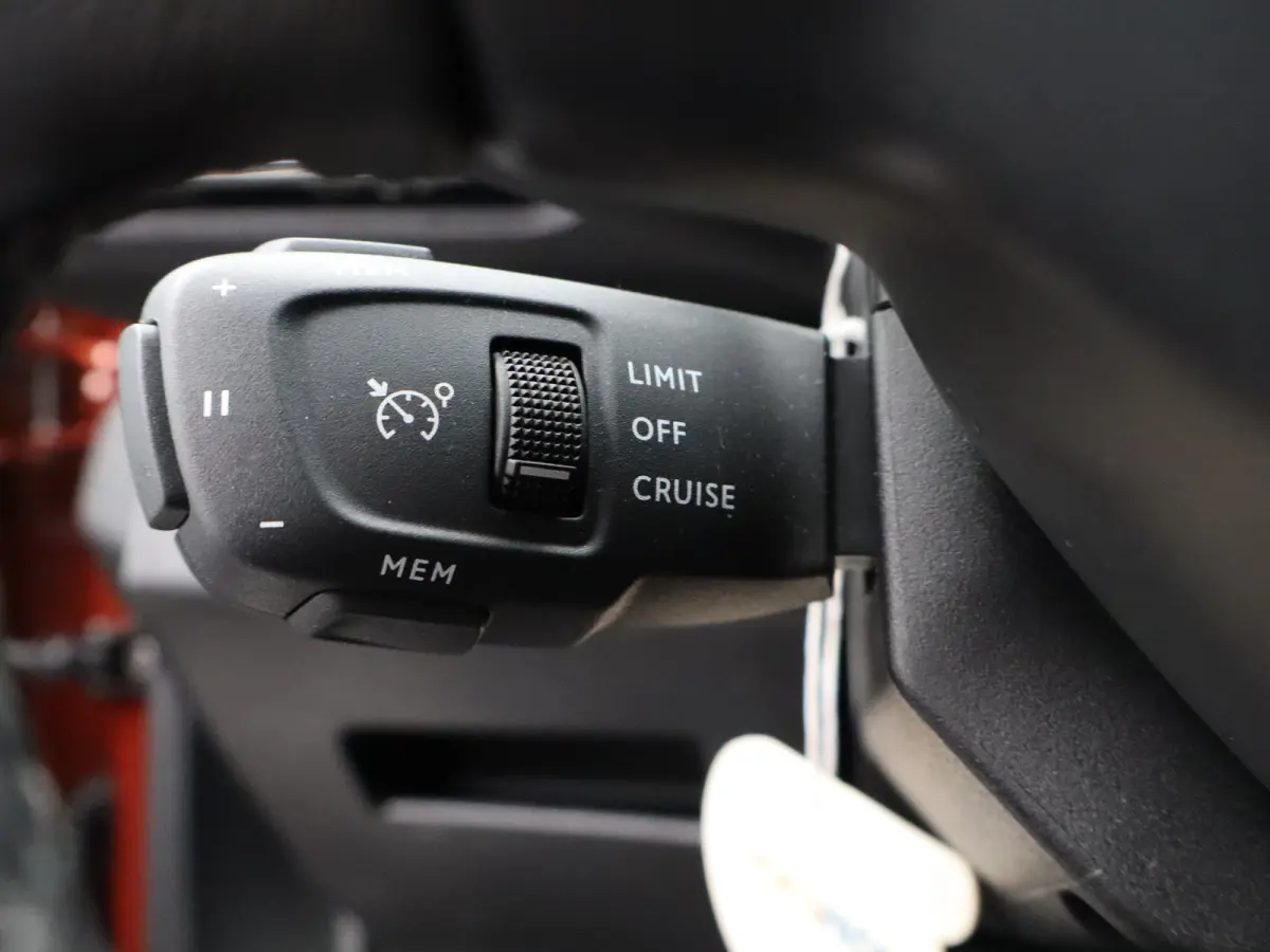 1.2 PureTech Allure Pack Business | Carplay | 7-persoons | Adaptieve cruise | Clima | Camera | Keyless |