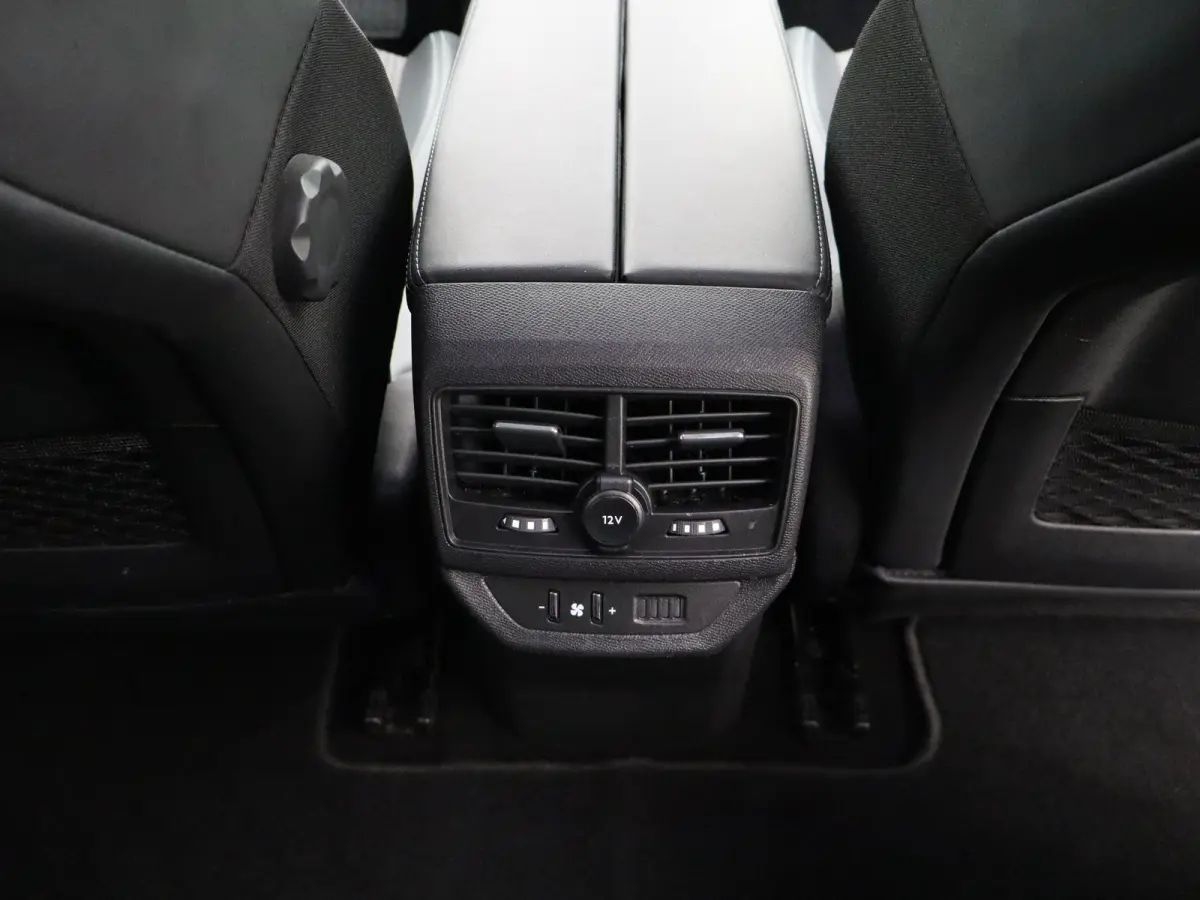 1.2 PureTech Allure Pack Business | Carplay | 7-persoons | Adaptieve cruise | Clima | Camera | Keyless |