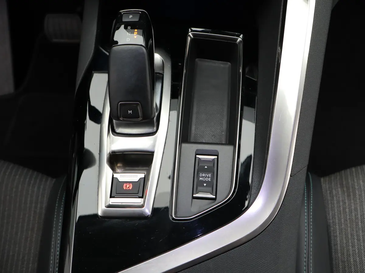 1.2 PureTech Allure Pack Business | Carplay | 7-persoons | Adaptieve cruise | Clima | Camera | Keyless |