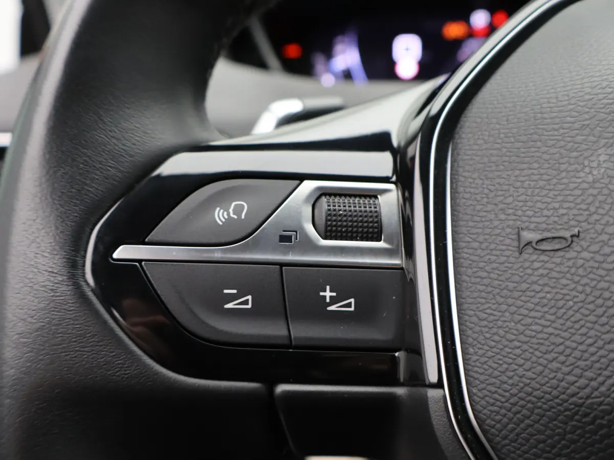 1.2 PureTech Allure Pack Business | Carplay | 7-persoons | Adaptieve cruise | Clima | Camera | Keyless |
