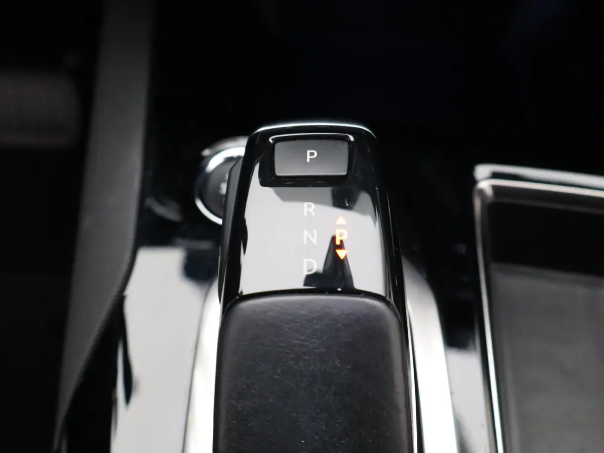 1.2 PureTech Allure Pack Business | Carplay | 7-persoons | Adaptieve cruise | Clima | Camera | Keyless |