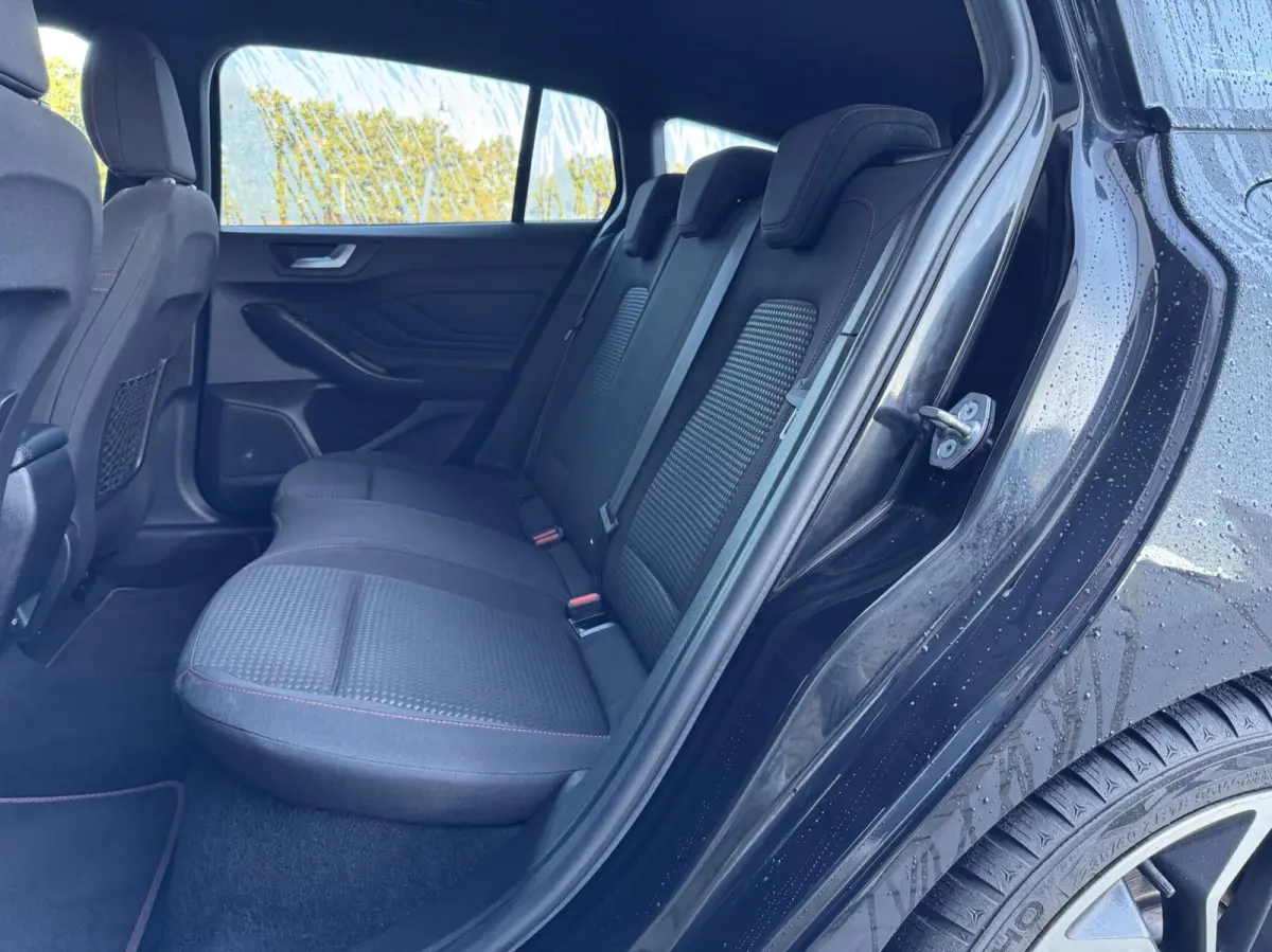 1.0 EcoBoost ST-Line| Carplay | Navigatie | Cruise | Climate | DAB | LED | Sensoren