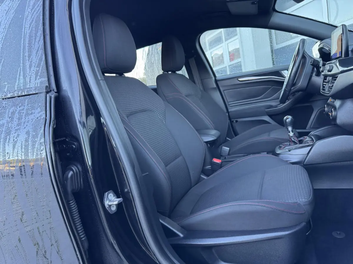 1.0 EcoBoost ST-Line| Carplay | Navigatie | Cruise | Climate | DAB | LED | Sensoren