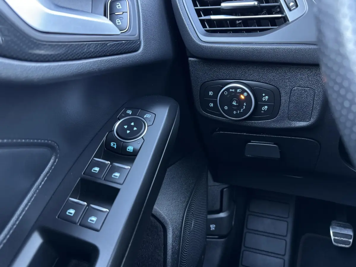 1.0 EcoBoost ST-Line| Carplay | Navigatie | Cruise | Climate | DAB | LED | Sensoren