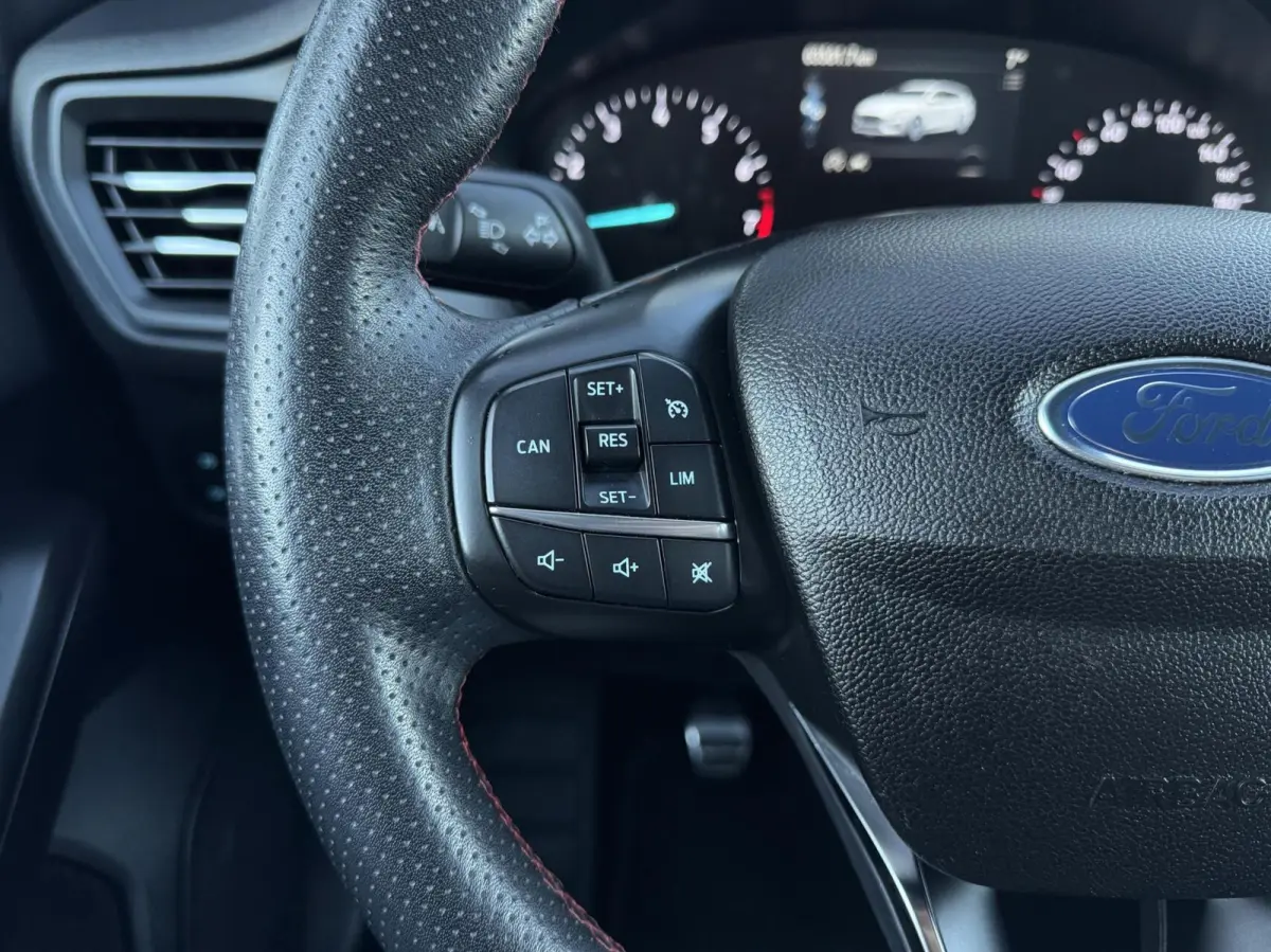 1.0 EcoBoost ST-Line| Carplay | Navigatie | Cruise | Climate | DAB | LED | Sensoren