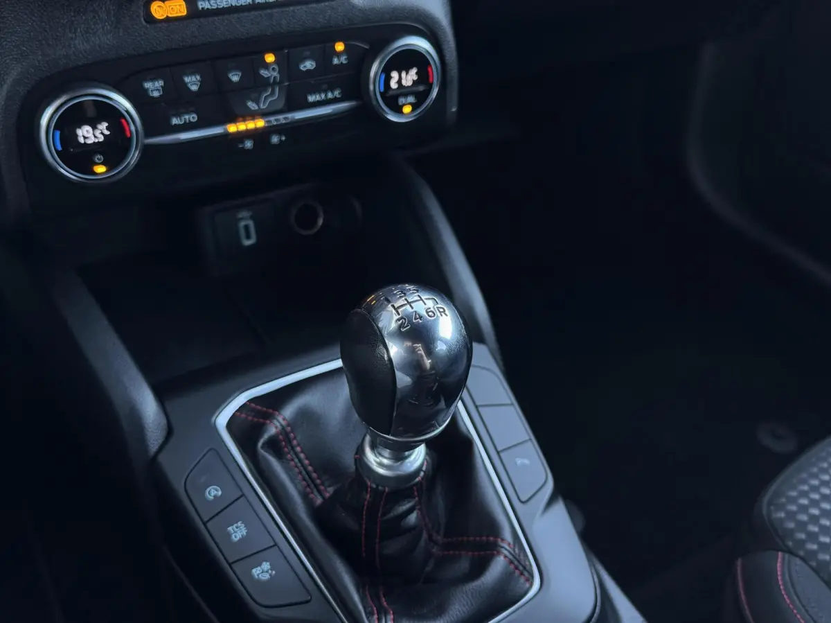 1.0 EcoBoost ST-Line| Carplay | Navigatie | Cruise | Climate | DAB | LED | Sensoren