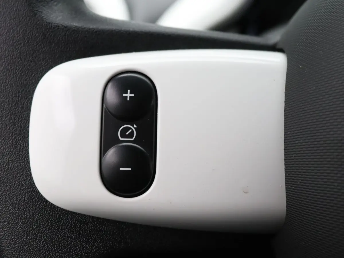 Z.E. R80 E-Tech Equilibre 22 kWh Apple Carplay/Android Auto | Climate