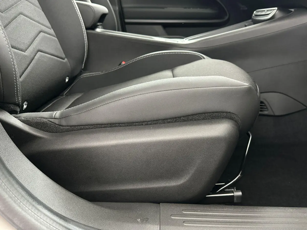 1.2 e-Hybrid Black Edition | VOORRAADVOORDEEL | Camera | Sensoren V+A | Elektrische Kofferklep | JBL | Stoelverwarming | Navi | Cruise Control Adaptief | 2+6 JAAR GARANTIE