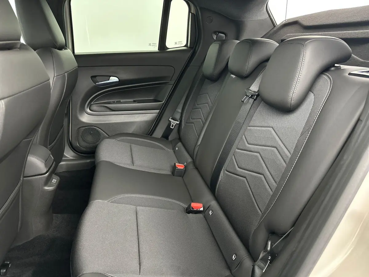 1.2 e-Hybrid Black Edition | VOORRAADVOORDEEL | Camera | Sensoren V+A | Elektrische Kofferklep | JBL | Stoelverwarming | Navi | Cruise Control Adaptief | 2+6 JAAR GARANTIE