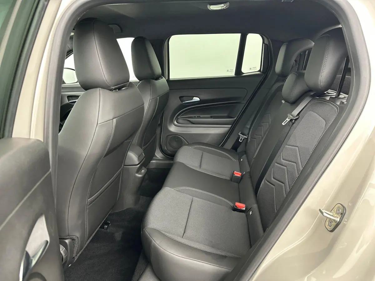 1.2 e-Hybrid Black Edition | VOORRAADVOORDEEL | Camera | Sensoren V+A | Elektrische Kofferklep | JBL | Stoelverwarming | Navi | Cruise Control Adaptief | 2+6 JAAR GARANTIE