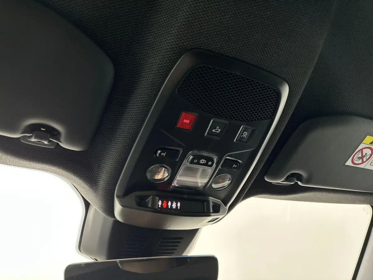 1.2 e-Hybrid Black Edition | VOORRAADVOORDEEL | Camera | Sensoren V+A | Elektrische Kofferklep | JBL | Stoelverwarming | Navi | Cruise Control Adaptief | 2+6 JAAR GARANTIE