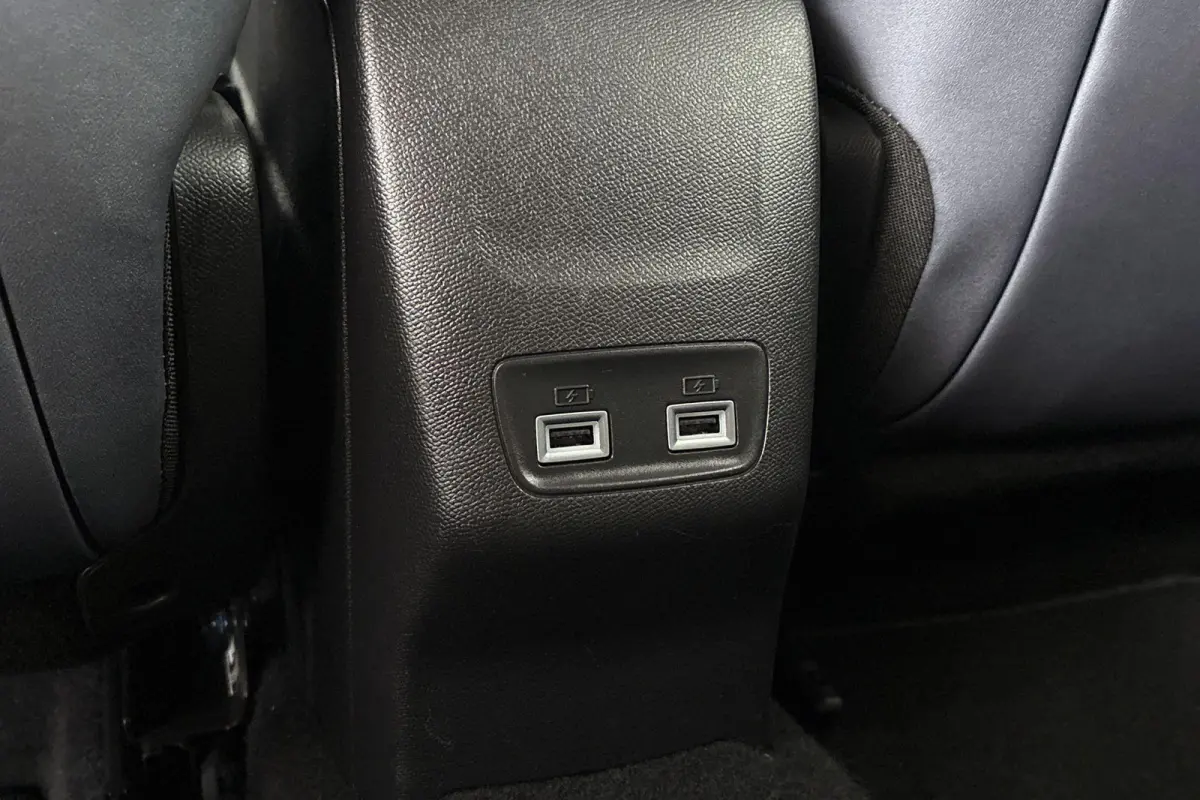 EV 136 pk Allure 50 kWh Stoelverwarming Camera Apple CarPlay 17"
