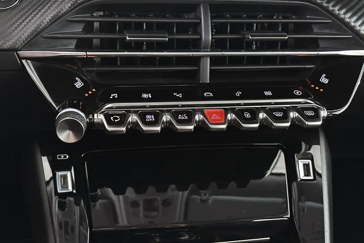 EV 136 pk Allure 50 kWh Stoelverwarming Camera Apple CarPlay 17"