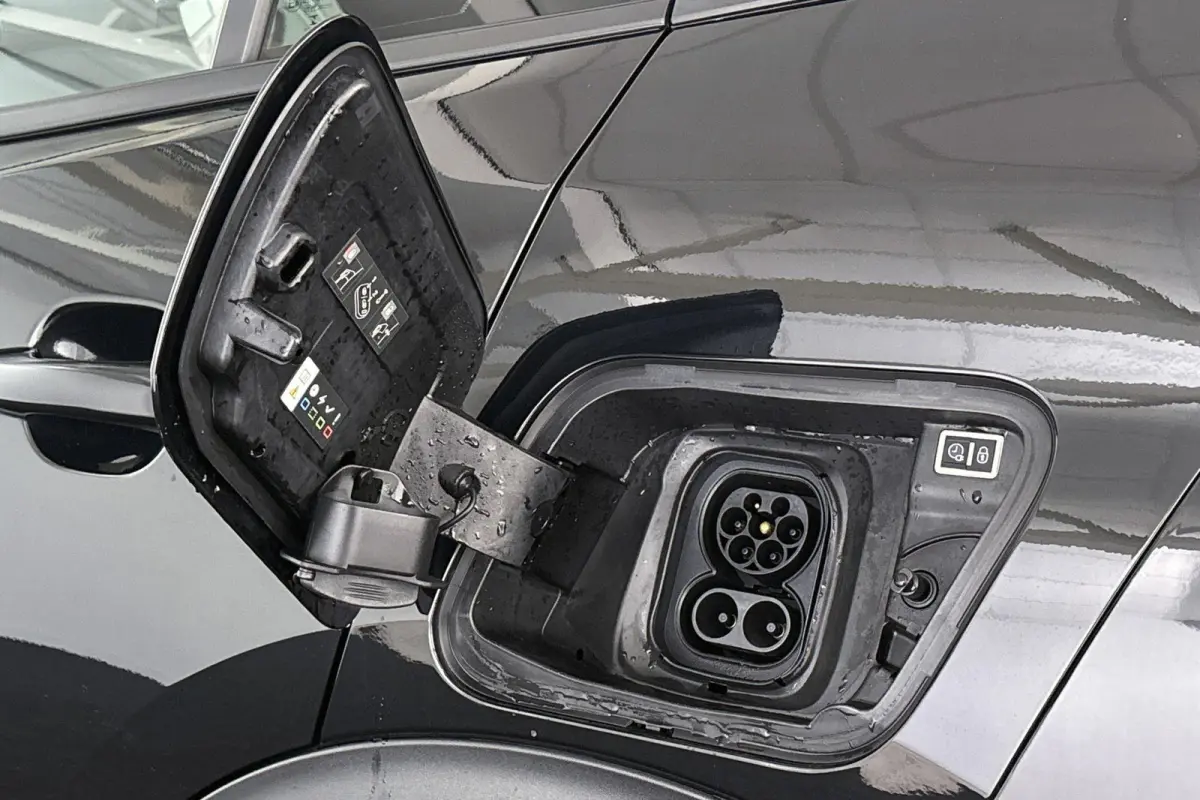 EV 136 pk Allure 50 kWh Stoelverwarming Camera Apple CarPlay 17"