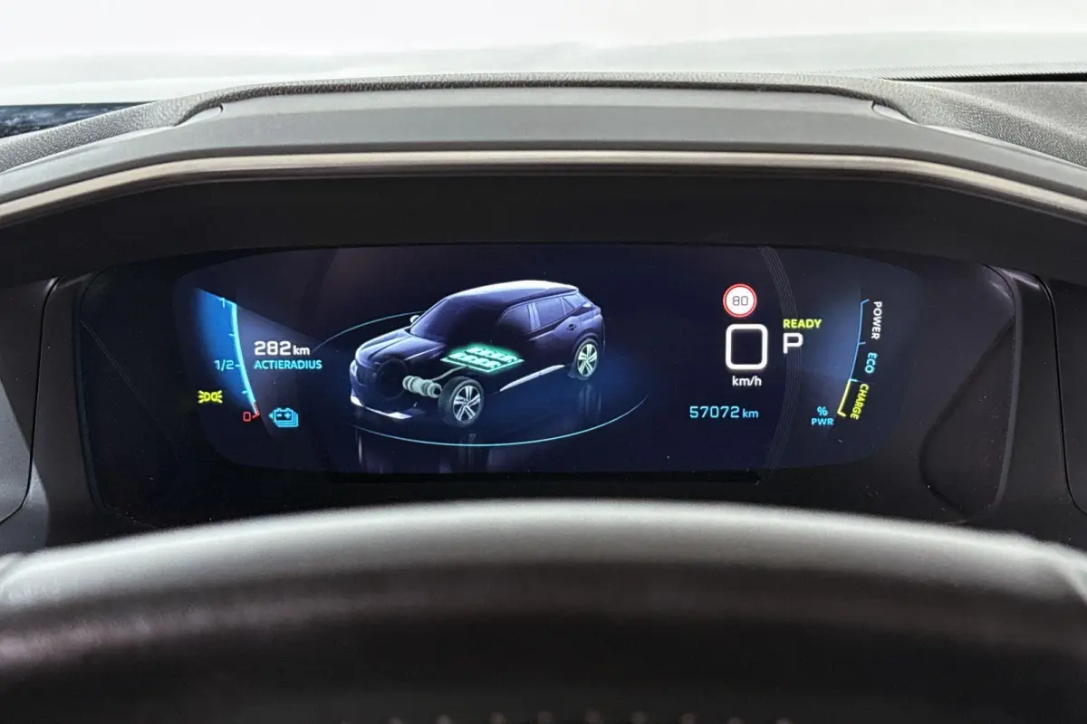 EV 136 pk Allure 50 kWh Stoelverwarming Camera Apple CarPlay 17"