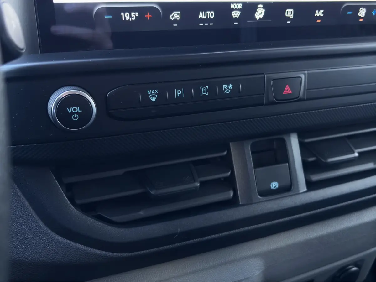 320 2.0 TDCI L2H1 Trend | Cruise Control | Camera | Trekhaak | CarPlay |