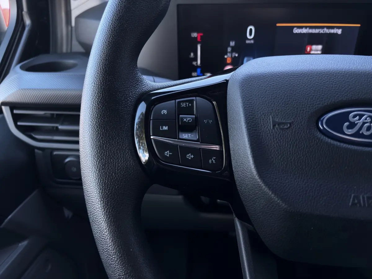 320 2.0 TDCI L2H1 Trend | Cruise Control | Camera | Trekhaak | CarPlay |