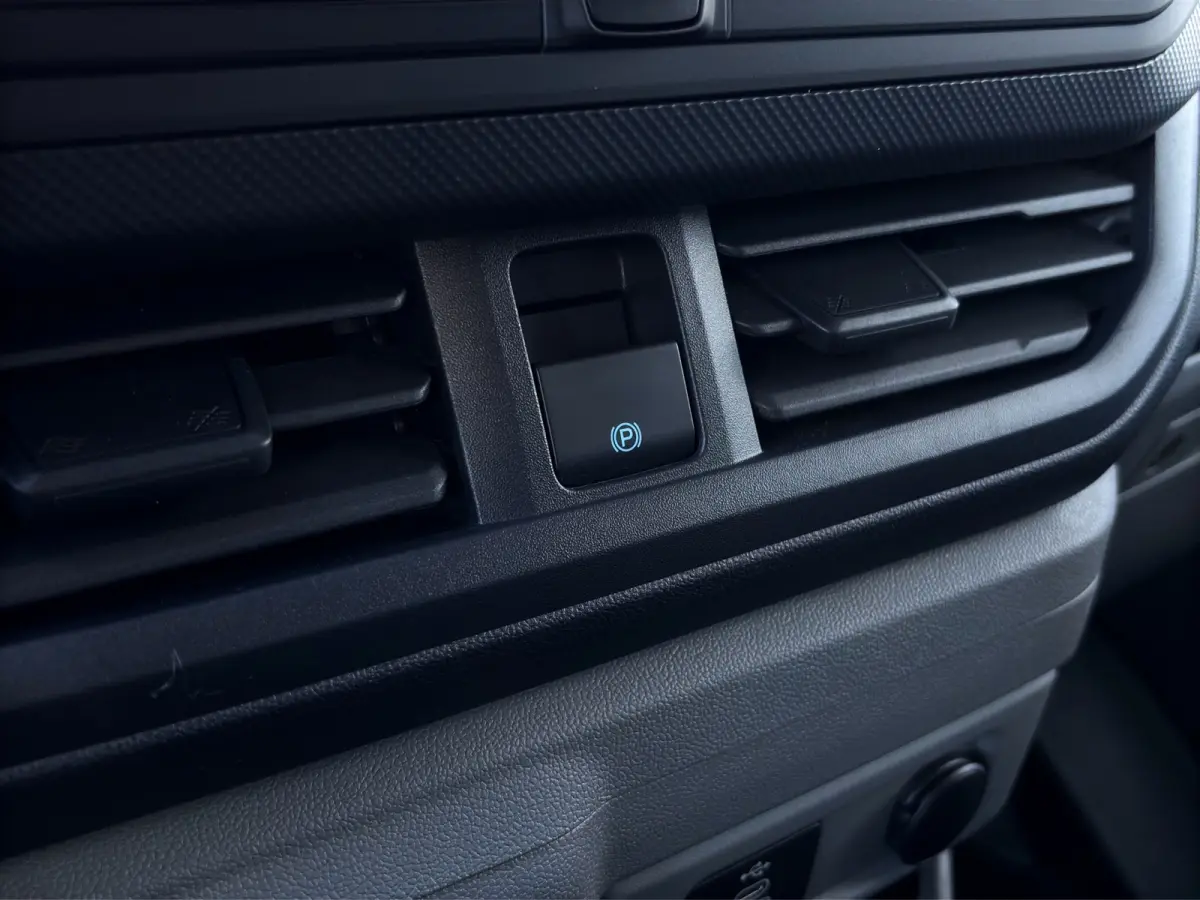 320 2.0 TDCI L2H1 Trend | Cruise Control | Camera | Trekhaak | CarPlay |