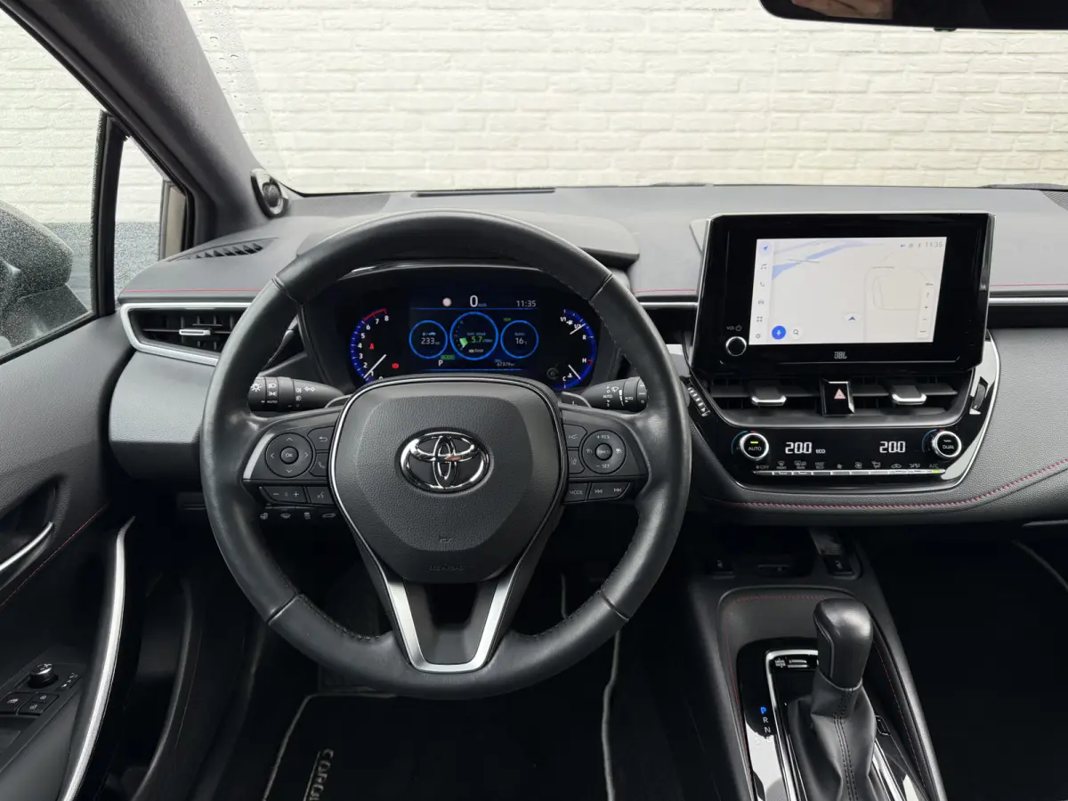 2.0 Hybrid Executive | HUD | ACC | CarPlay | Camera | JBL | 18 inch