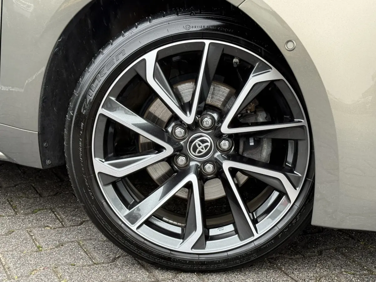 2.0 Hybrid Executive | HUD | ACC | CarPlay | Camera | JBL | 18 inch