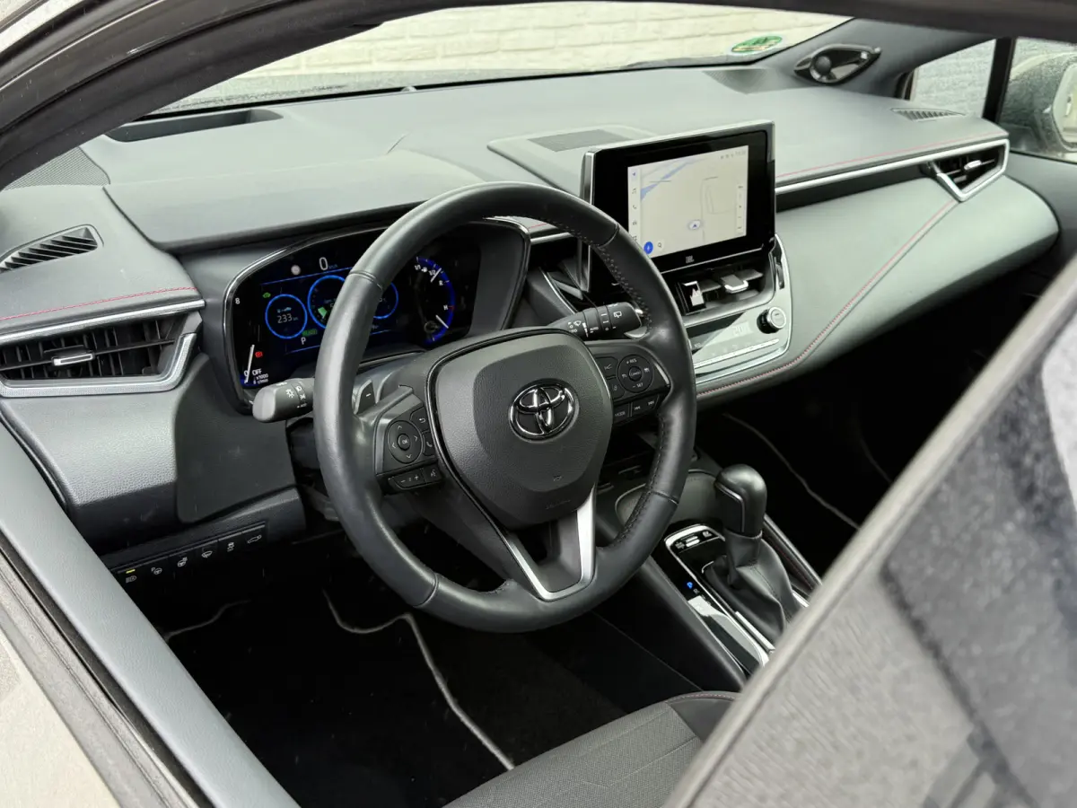 2.0 Hybrid Executive | HUD | ACC | CarPlay | Camera | JBL | 18 inch