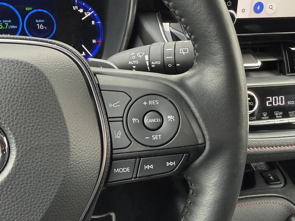 2.0 Hybrid Executive | HUD | ACC | CarPlay | Camera | JBL | 18 inch