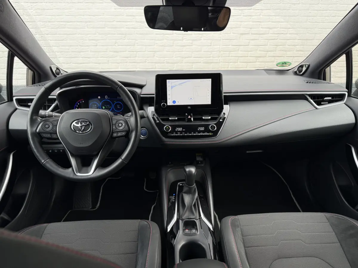2.0 Hybrid Executive | HUD | ACC | CarPlay | Camera | JBL | 18 inch