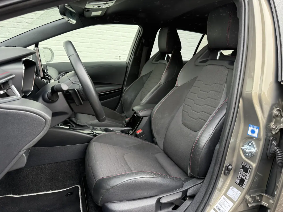 2.0 Hybrid Executive | HUD | ACC | CarPlay | Camera | JBL | 18 inch