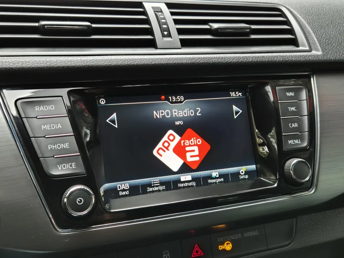 1.0 TSI Sport Business | Navigatie | Apple Carplay | Trekhaak | Climate Control | Parkeersensoren | Cruise Control