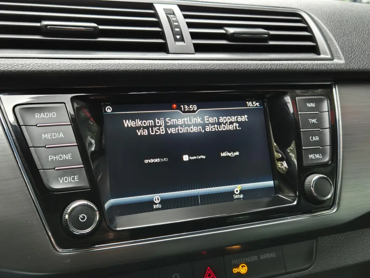 1.0 TSI Sport Business | Navigatie | Apple Carplay | Trekhaak | Climate Control | Parkeersensoren | Cruise Control