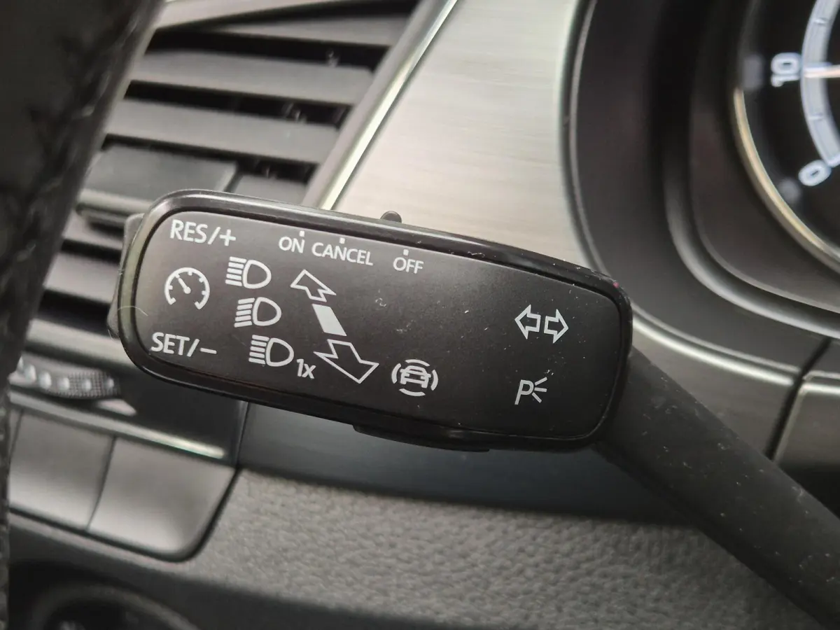 1.0 TSI Sport Business | Navigatie | Apple Carplay | Trekhaak | Climate Control | Parkeersensoren | Cruise Control