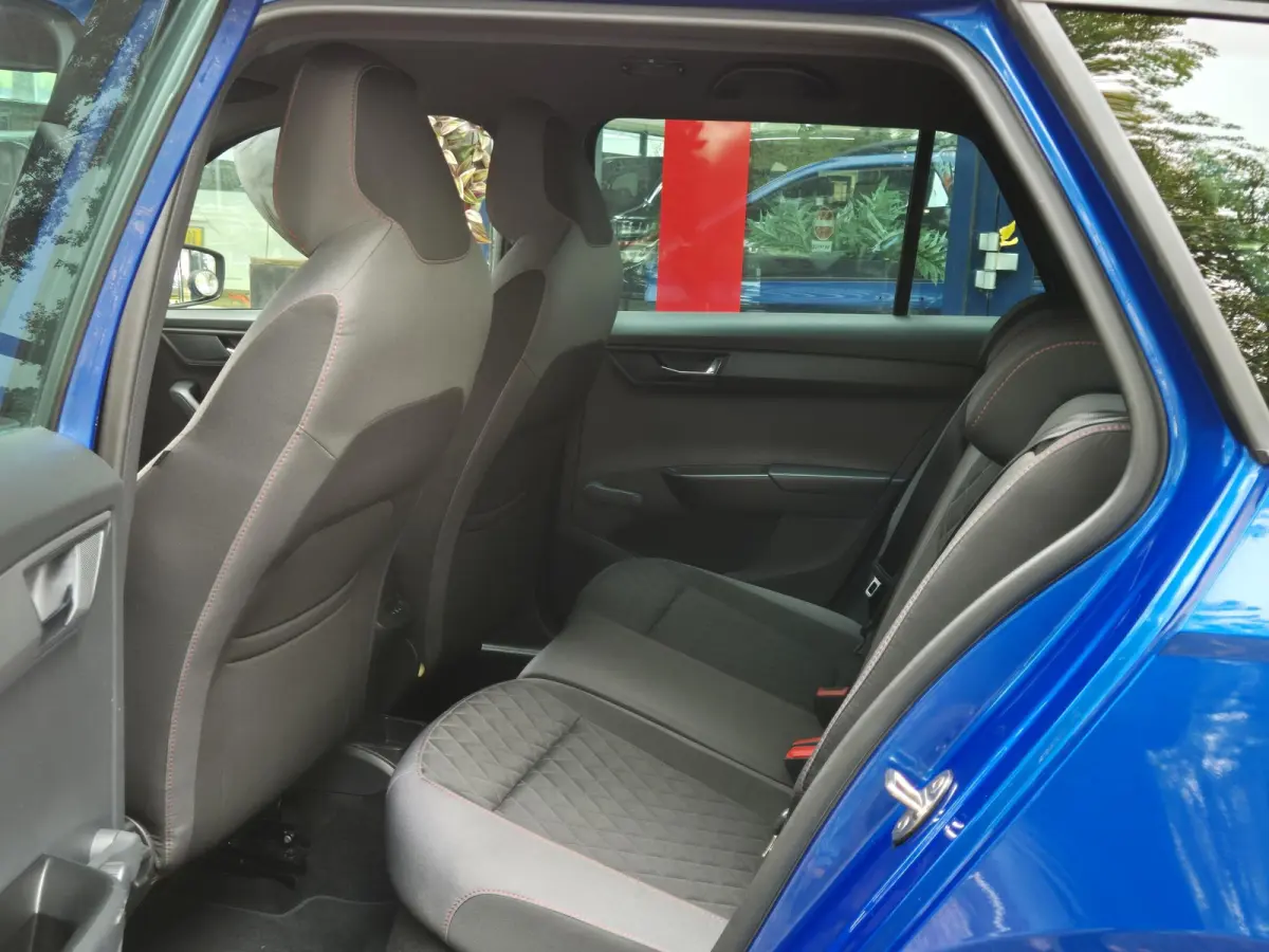 1.0 TSI Sport Business | Navigatie | Apple Carplay | Trekhaak | Climate Control | Parkeersensoren | Cruise Control