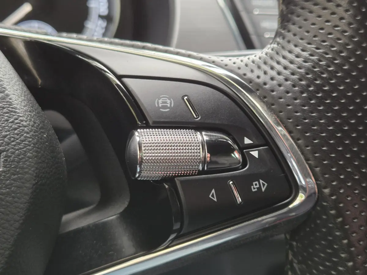 1.0 TSI Sport Business | Navigatie | Apple Carplay | Trekhaak | Climate Control | Parkeersensoren | Cruise Control