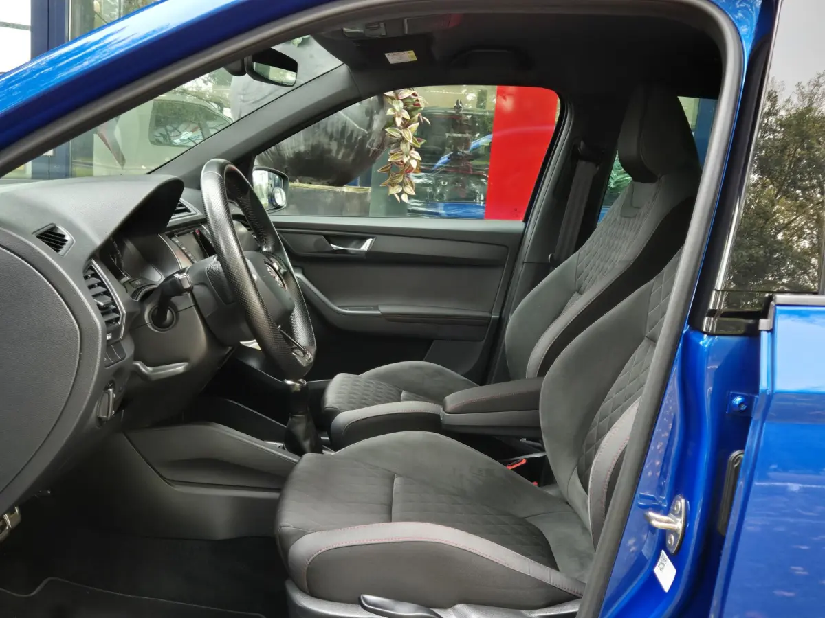 1.0 TSI Sport Business | Navigatie | Apple Carplay | Trekhaak | Climate Control | Parkeersensoren | Cruise Control