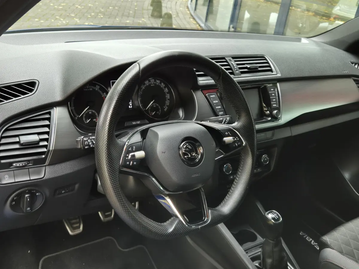 1.0 TSI Sport Business | Navigatie | Apple Carplay | Trekhaak | Climate Control | Parkeersensoren | Cruise Control