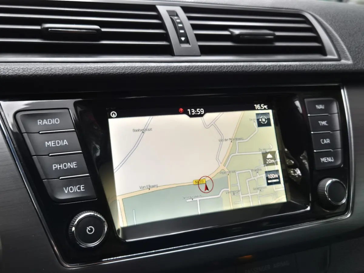 1.0 TSI Sport Business | Navigatie | Apple Carplay | Trekhaak | Climate Control | Parkeersensoren | Cruise Control