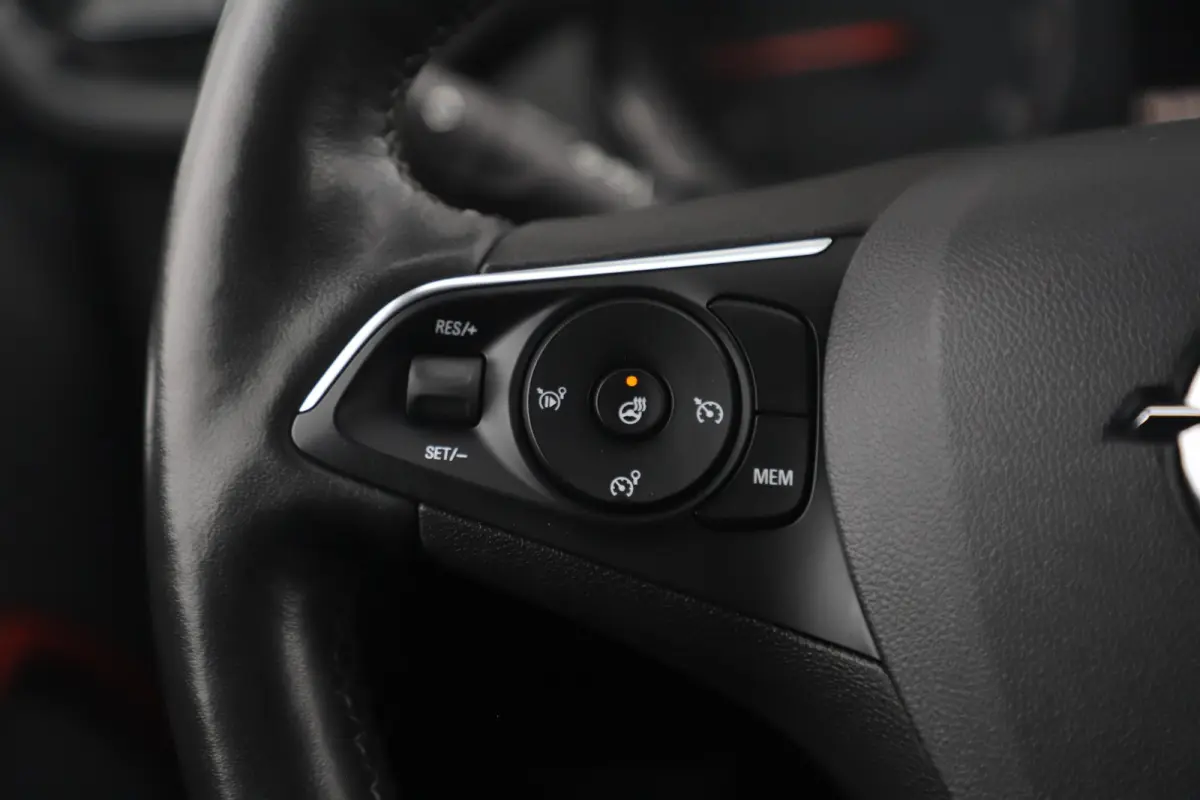 1.2 Turbo GS Line 131PK Automaat NIEUW MODEL Winter Pakket Navigatie Achteruitrijcamera Climate Cruise Control 16 inch Parkeersensoren
