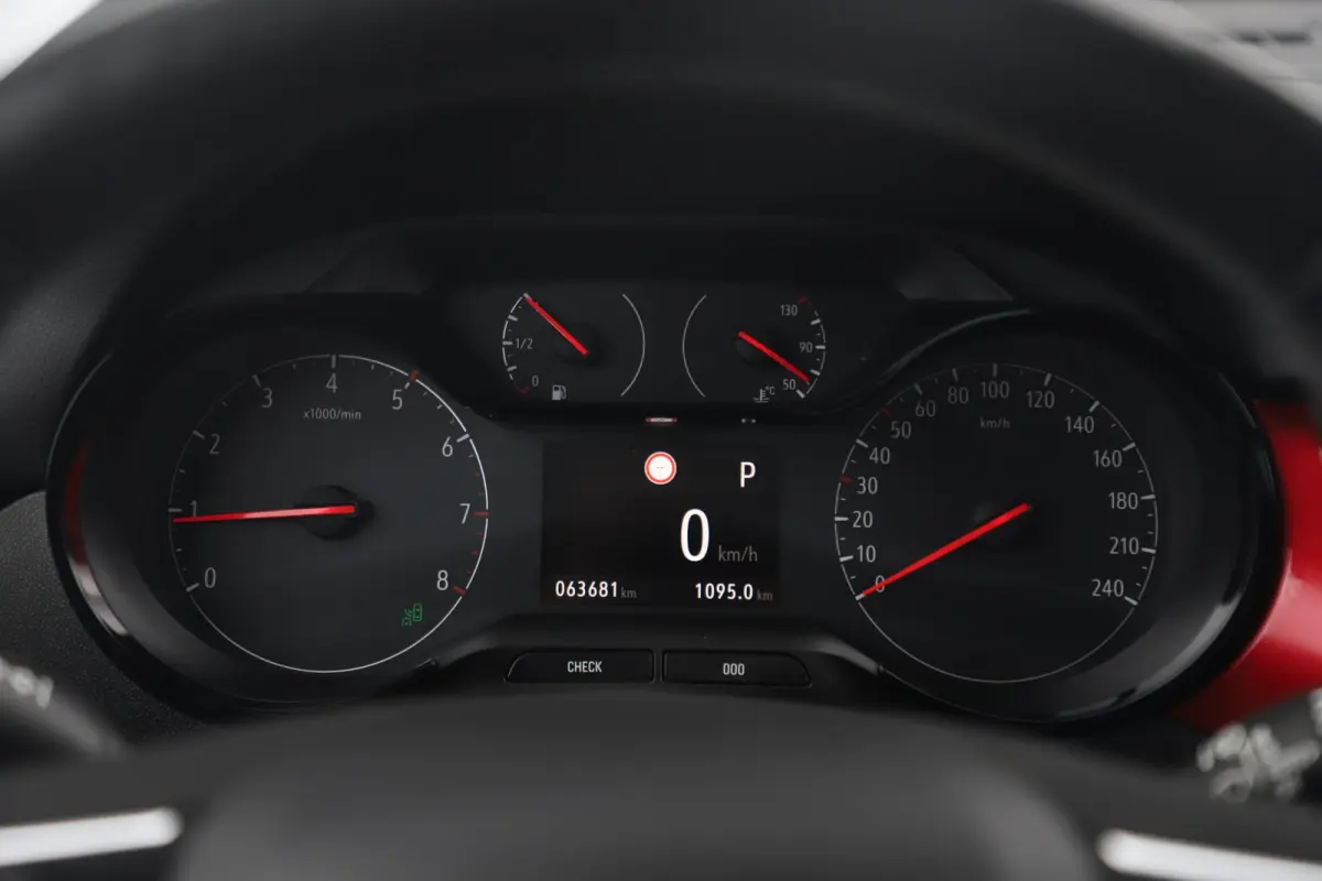 1.2 Turbo GS Line 131PK Automaat NIEUW MODEL Winter Pakket Navigatie Achteruitrijcamera Climate Cruise Control 16 inch Parkeersensoren