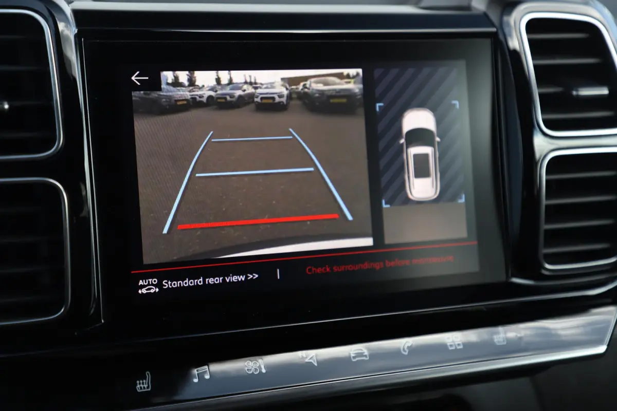 1.2 PureTech Business 131PK Trekhaak Navigatie Achteruitrijcamera Stoelverwarming Climate Cruise Control