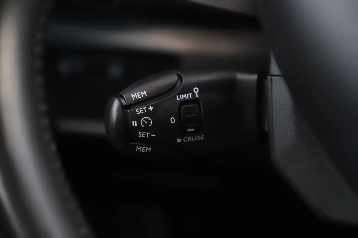 1.2 PureTech Business 131PK Trekhaak Navigatie Achteruitrijcamera Stoelverwarming Climate Cruise Control