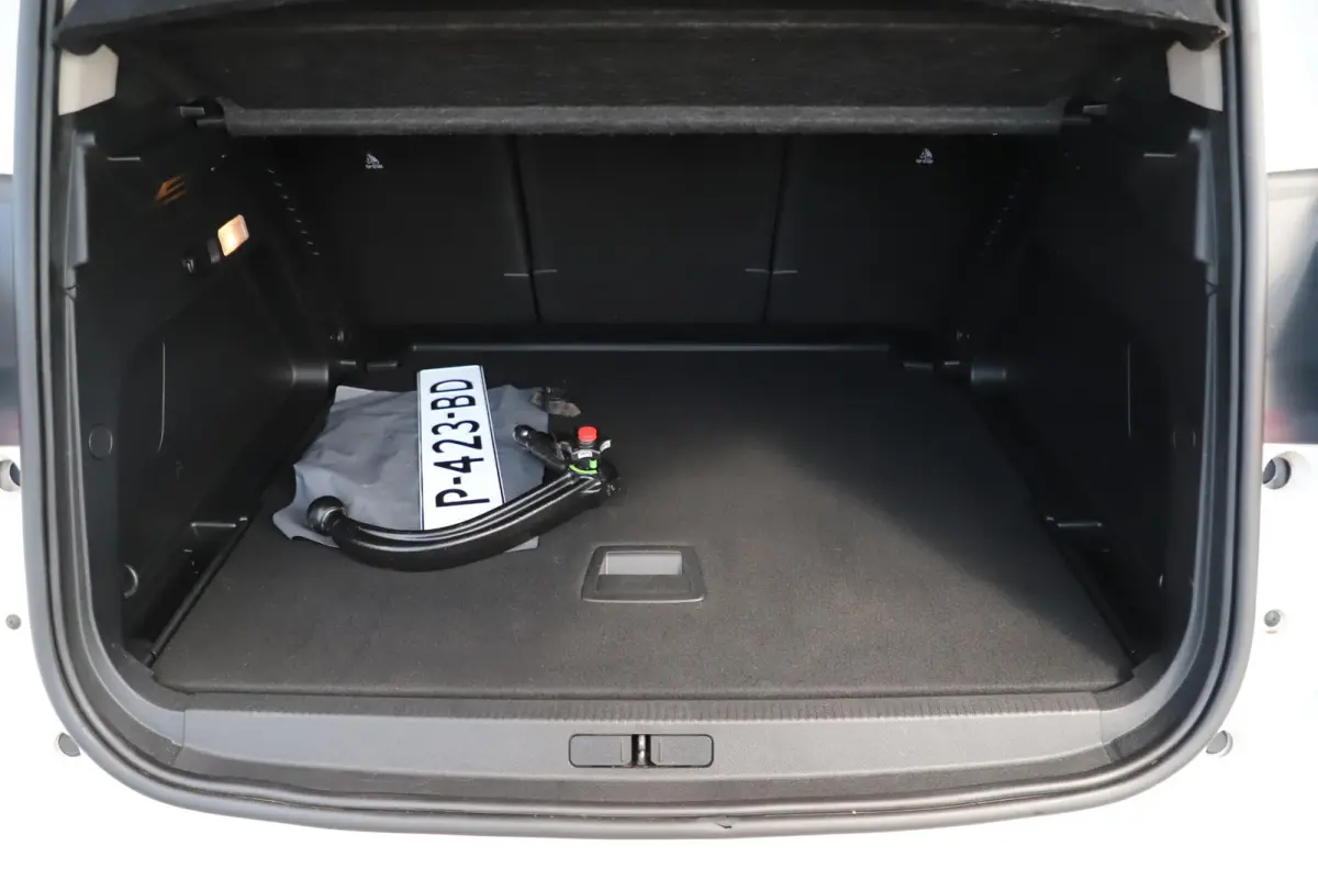 1.2 PureTech Business 131PK Trekhaak Navigatie Achteruitrijcamera Stoelverwarming Climate Cruise Control