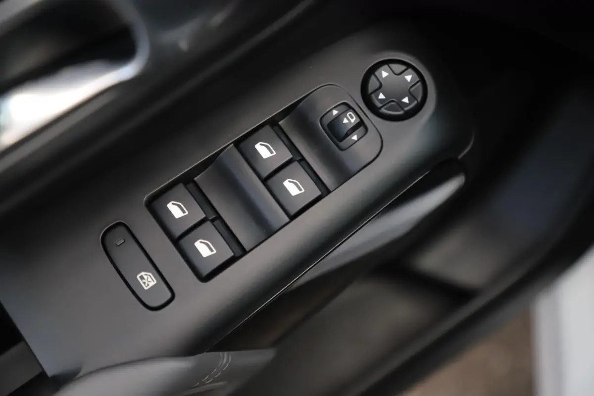 1.2 PureTech Business 131PK Trekhaak Navigatie Achteruitrijcamera Stoelverwarming Climate Cruise Control