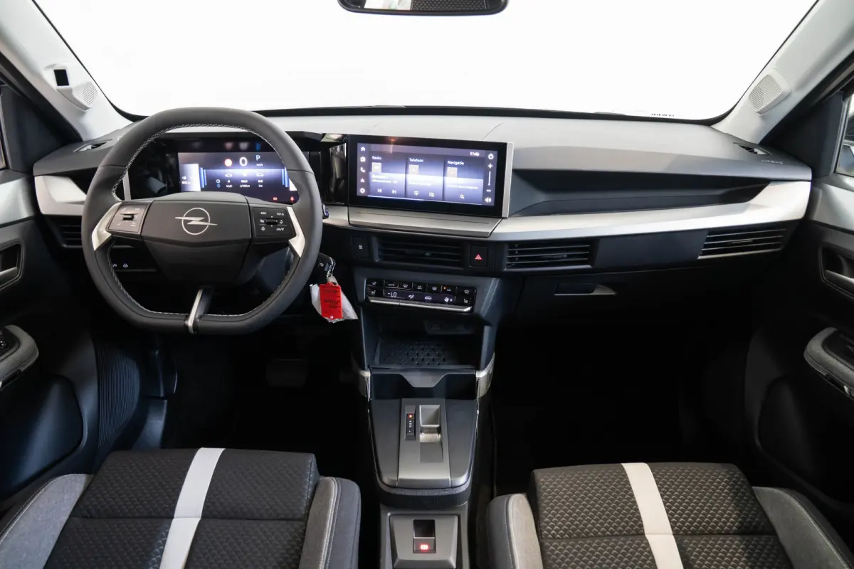 1.2 Turbo 145pk Hybrid GS | Tot 8 Jaar Garantie | Camera | Stoel & Stuurverwarming | Navigatie | Climate Controle | Dodehoek Detectie |