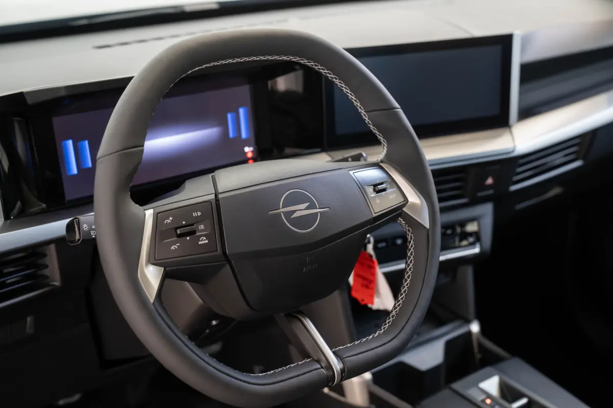 1.2 Turbo 145pk Hybrid GS | Tot 8 Jaar Garantie | Camera | Stoel & Stuurverwarming | Navigatie | Climate Controle | Dodehoek Detectie |
