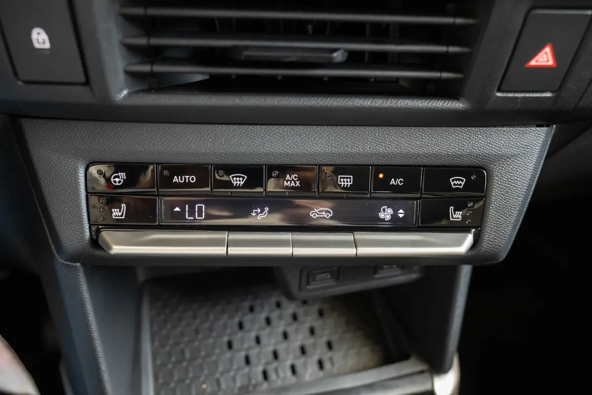 1.2 Turbo 145pk Hybrid GS | Tot 8 Jaar Garantie | Camera | Stoel & Stuurverwarming | Navigatie | Climate Controle | Dodehoek Detectie |