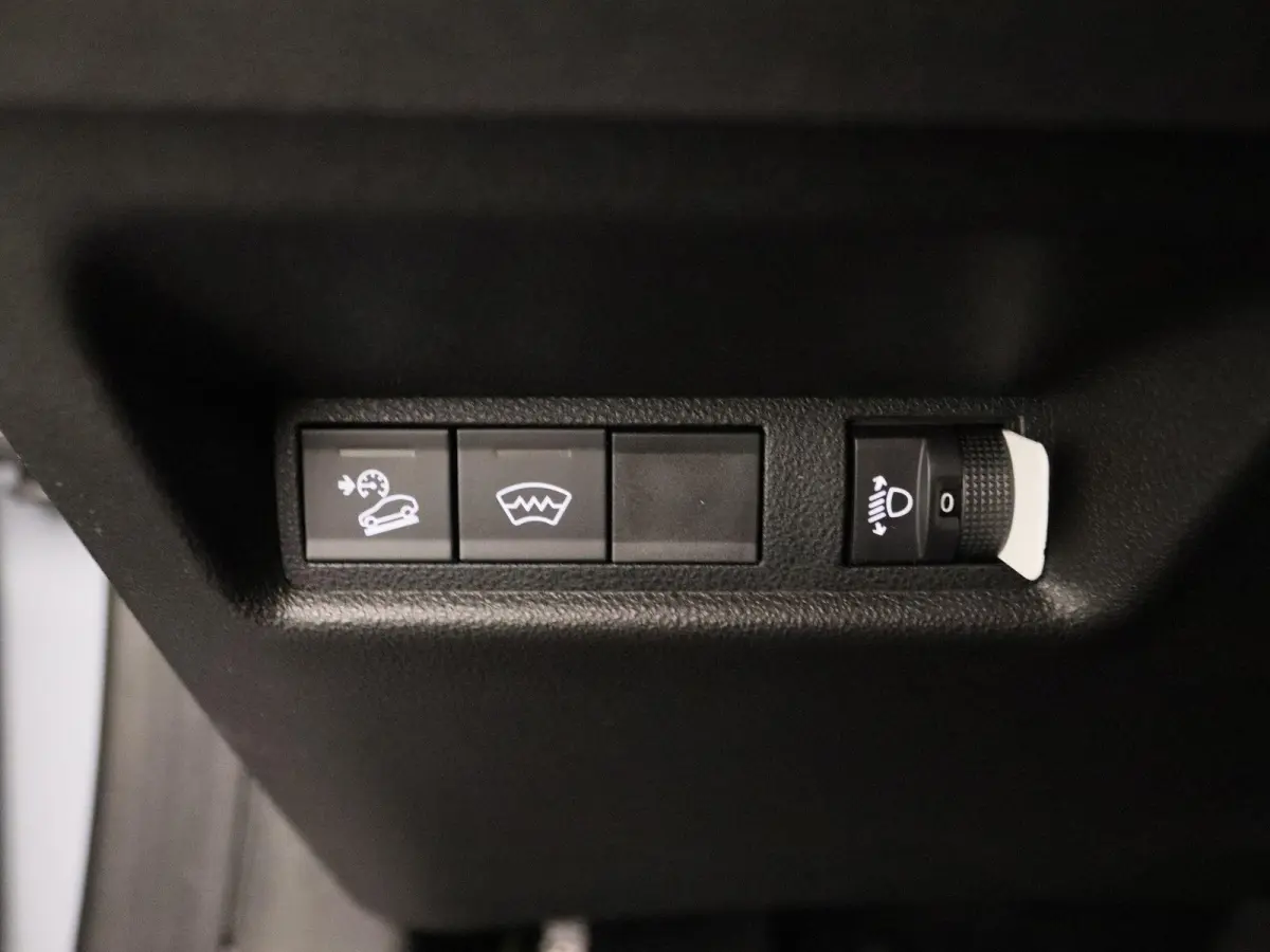 1.2 e-Hybrid Summit | VOORRAAD VOORDEEL | TOT 8 JAAR GARANTIE | VAN € 41.175,- VOOR € 34.995,-